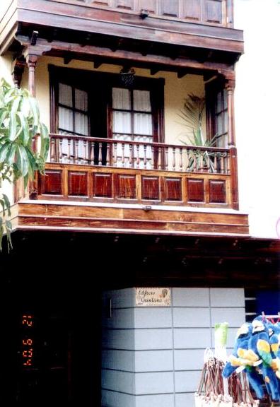 A traditional balcony in Santa Cruz